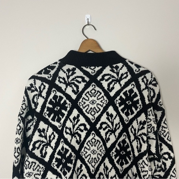 [Sweater Exchange] Vintage Black, White & Holly Mock Neck Holiday Sweater - Picture 6 of 6